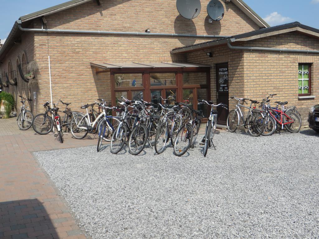 Bed & Breakfast Casa & Vakantiewoning Voor 1 Pers Tot Max 32 Personen Zonhoven